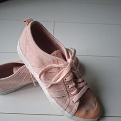 Women's trainers