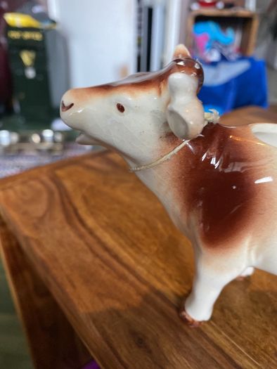 Cow creamer jug