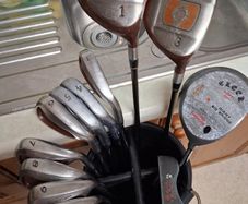 Golf Clubs. Set Of Right Handed Mens Golf Clubs. Collect In Dublin Or Receive Via Post.