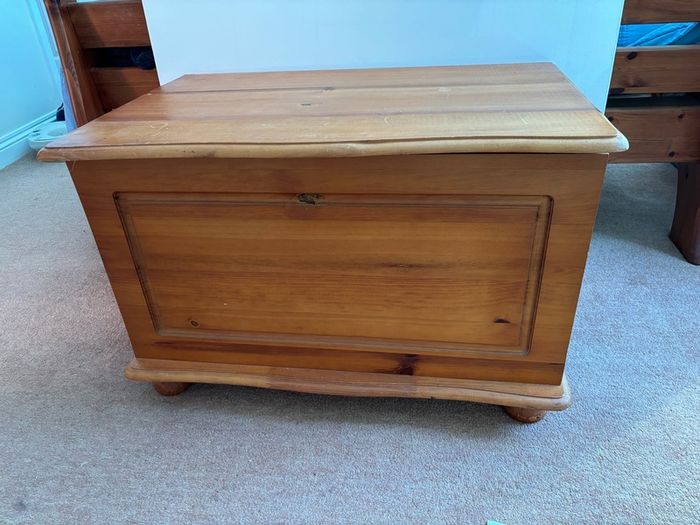 Solid pine blanket box