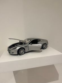 Aston Martin DB9 1:18