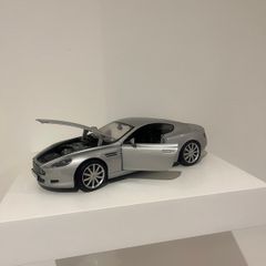 Aston Martin DB9 1:18