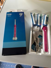 Oral b Pro 2 electric toothbrush great condition