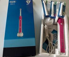 Oral b Pro 2 electric toothbrush great condition