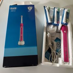Oral b Pro 2 electric toothbrush great condition