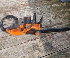 electric chainsaw