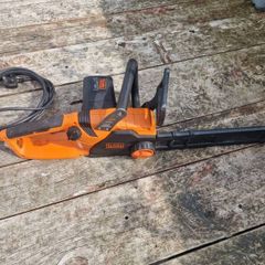 electric chainsaw