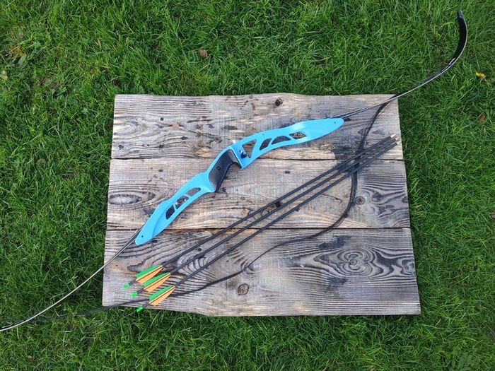 Archery Bow, 68" Carbon Recurve ILF +3arrows