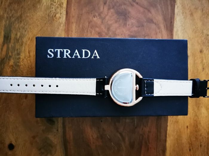 STRADA Genoa wrist watch