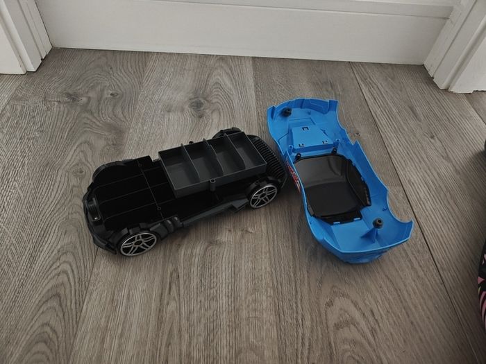 Hot wheels Car for storage with handle for on the go