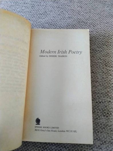 Modern Irish Poetry 1972 edited by Derek Mahon in good condition FREE STANDARD POSTAGE INCLUDED