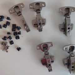 Five soft-close hinges with parts