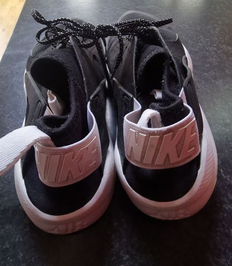 Nike Air runners size 9