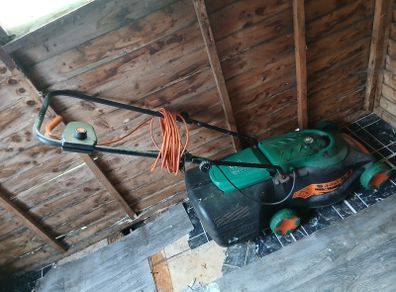 Electric lawnmower