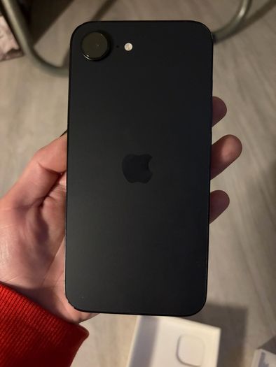 iPhone 16e