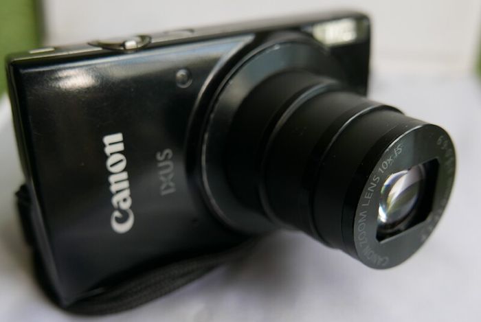 Canon IXUS 190 Compact 20 MP Digital Camera, 1/2.3 Inch, CCD, 5152 x 3864 Pixels Working HD Wi-fi +SD card and charger