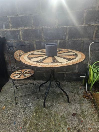 Garden table and 1 chair
