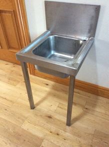 Sluice sink