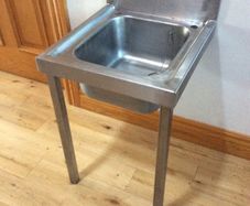 Sluice sink