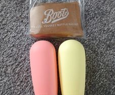NEW.Women's travel bottle set