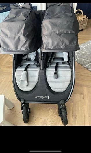 Baby Jogger GT2 double with bassist