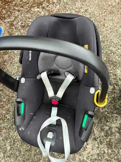 Maxi-Cosi Pebble 360 Car Seat and isofix