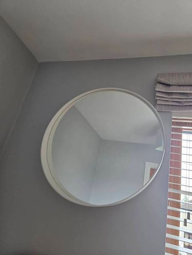 White Round Mirror