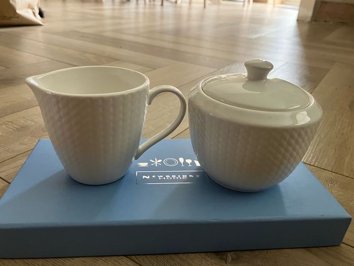 Newbridge silverware Whiteware Cream & Sugar set