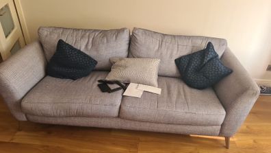 couch 5 months old like new paid 4000 for it now my mam wants a new one