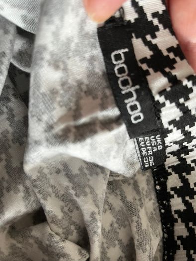BOOHOO ladies check mini skirt size 8