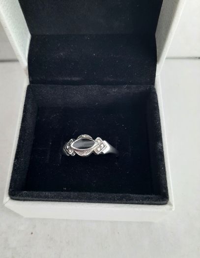Vintage ring with onyx stone and marcasite stones