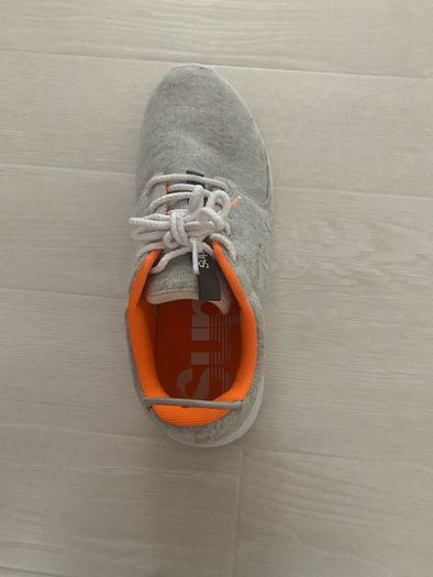 Superdry barely worn woman trainer