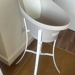 Shnuggle Baby Bath and Stand