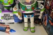 Turbo glo buzz lightyear glow in the dark utility belt