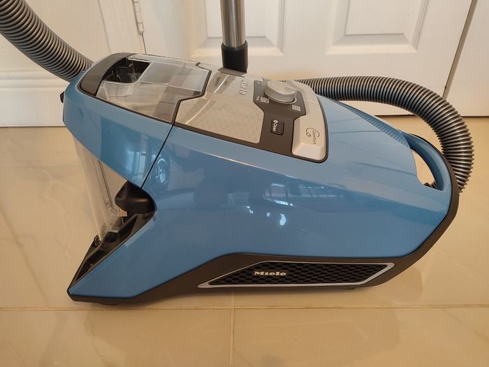 Miele bagless vacuum cleaner