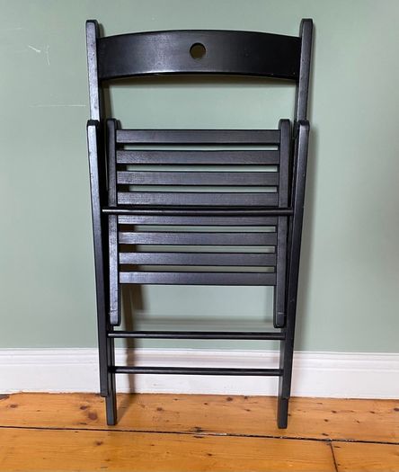 2 folding chairs