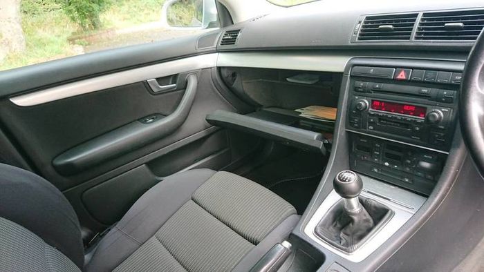 Audi a4 b6 b7 double din concert ll+ radio cd mp3 player. Blaupunkt head unit 8E0 035 186 AL Original stereo double din cage centre console glove box parts breaking
