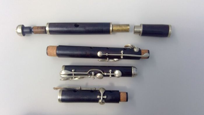Antique D flute Cocuswood  8 key