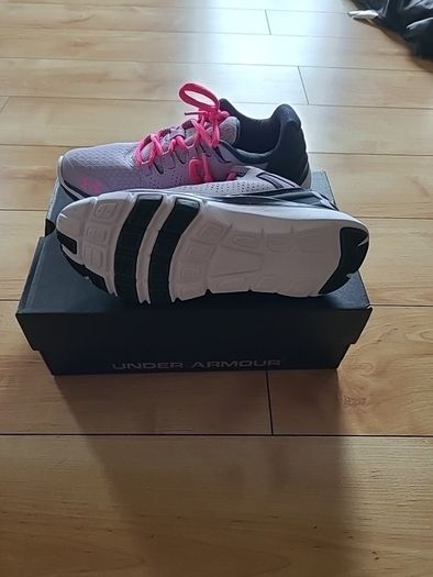 Ladies Under Armour Trainers Size 3.5 NEW in box