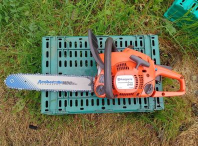 husqvarna 240 chainsaw, new bar chain