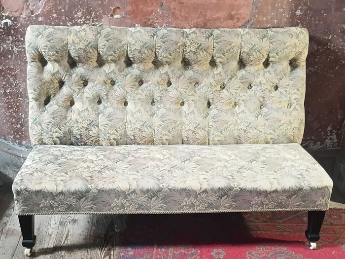 Victorian antique Settee