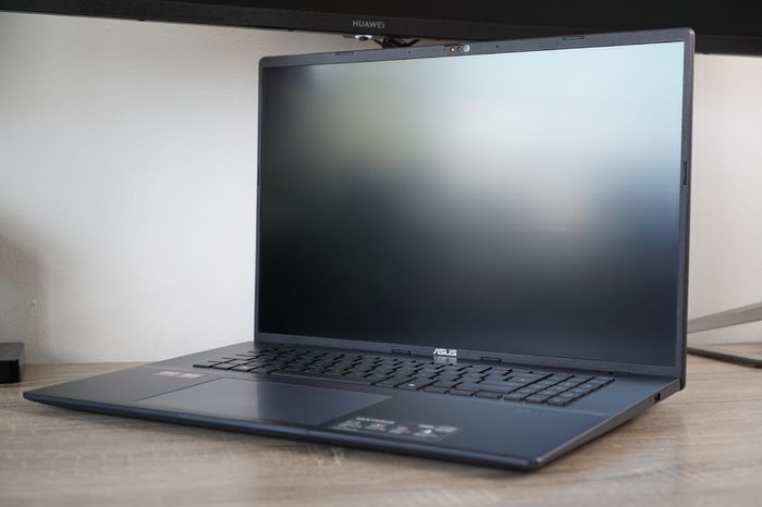 Asus Vivobook 18.4" 144Hz | Ryzen 7 260 | 16GB  | 1tb Ssd