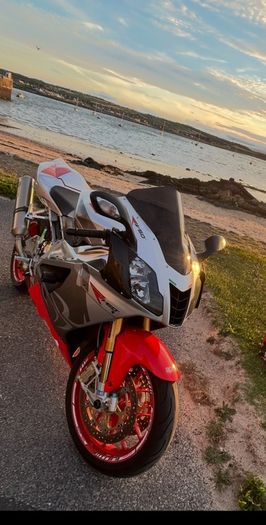 Aprilia RSV1000/ Rv60