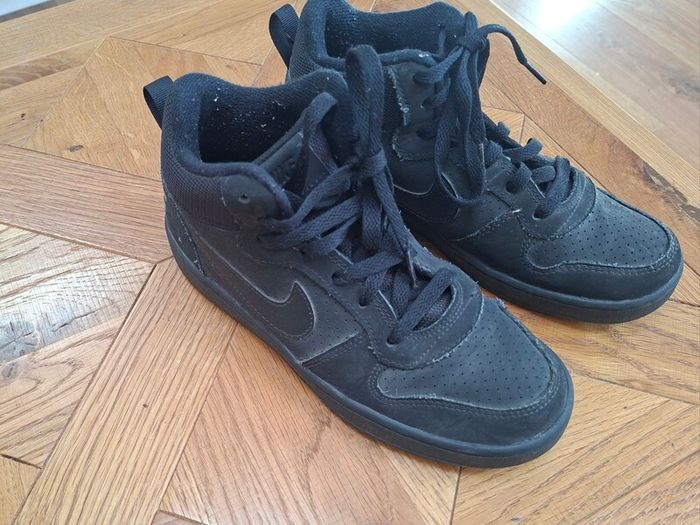 Nike Black Mid top Trainers Sneakers