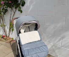 Uppa Baby in Gregory (Grey) includes matching Uppababy Gregory Ganoosh Footmuff