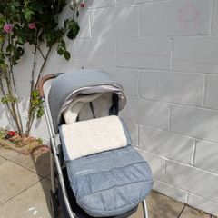 Uppa Baby in Gregory (Grey) includes matching Uppababy Gregory Ganoosh Footmuff