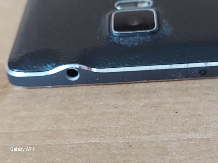 Samsung Galaxy Note 4, Model SM-N910F, in excellent cosmetic condition, not powering on, Battery looks a little swollen, so may need new battery
