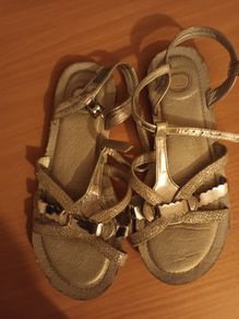 Girl's sandals, size 2