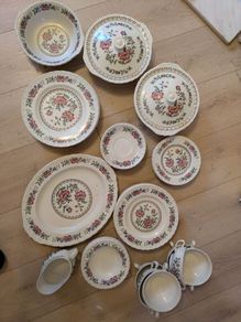 Dinnerware set