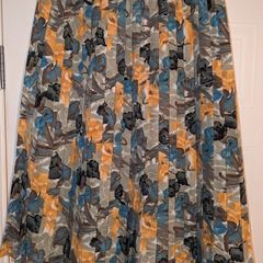 Perfect for Summer. Beautiful floral pleated midi skirt from Gessler Trojours